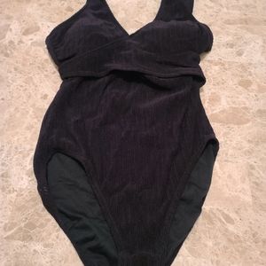 Womens Apt 9 medium one piece ribbed swim suit